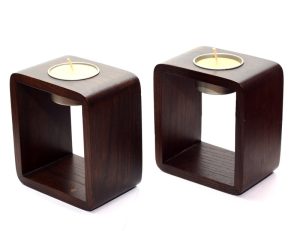 Houten kaarskandelaars