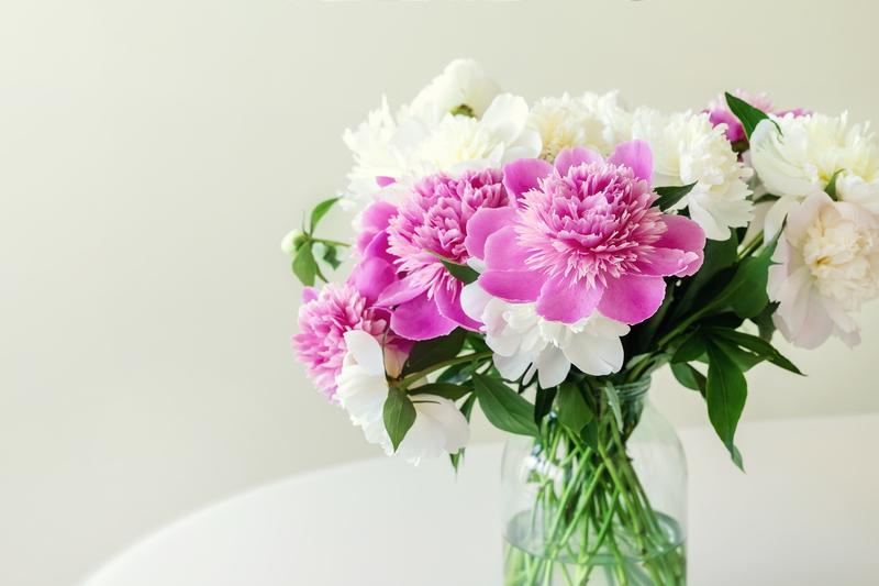 Salontafel stylen met bloemen en planten