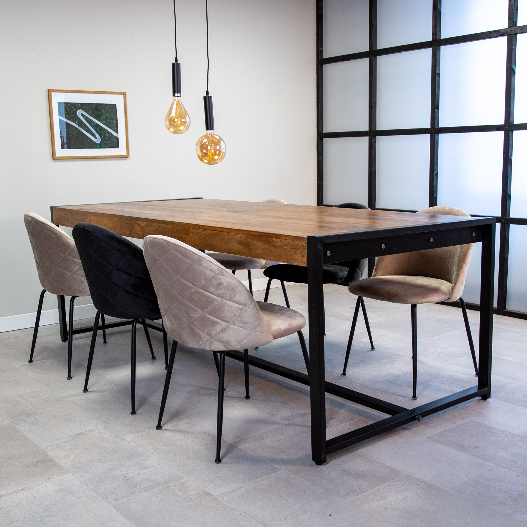 stoere industriële eettafel