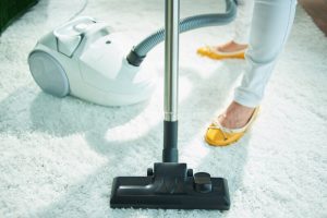 Hoogpolig vloerkleed schoonmaken: zo doe je dat!