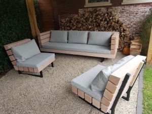 Eindeloos genieten op een steigerhouten loungeset